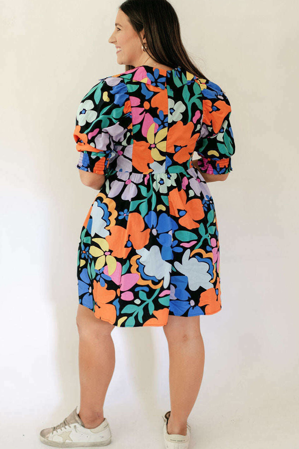 Robe bleue à col fendu et imprimé floral