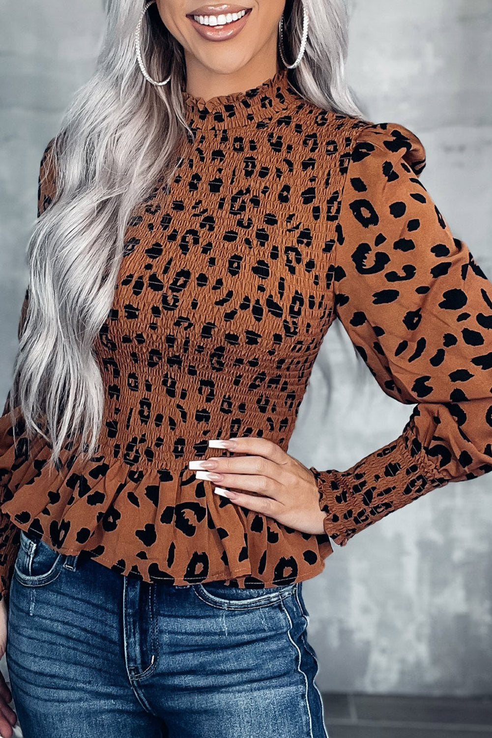 Top peplum con mangas abullonadas y fruncido de leopardo marrón 