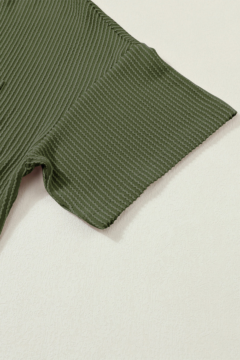 T-shirt ample vert jungle à cordon et col en V avec poche poitrine