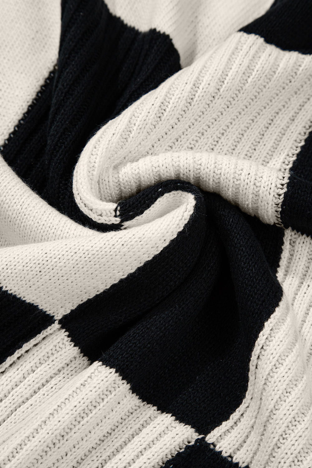 Pull ras du cou à manches courtes et à carreaux noirs