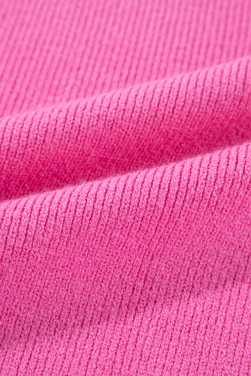 Pull rose en tricot côtelé à manches contrastées