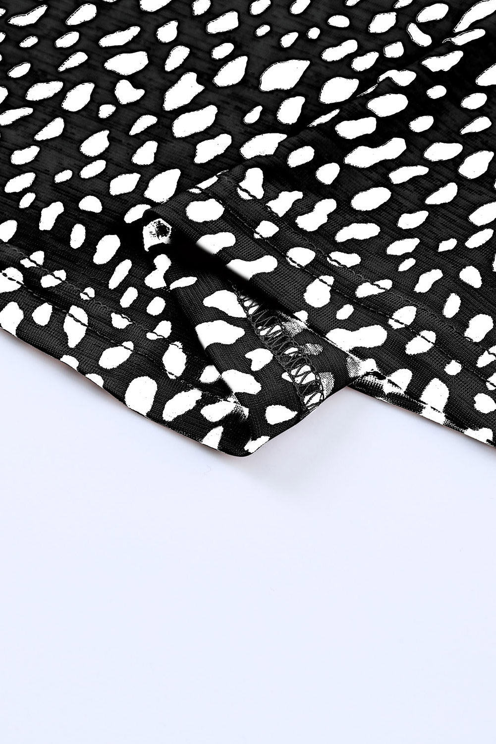 Blusa de guepardo con cuello con volantes y mangas 3/4 de color caqui 