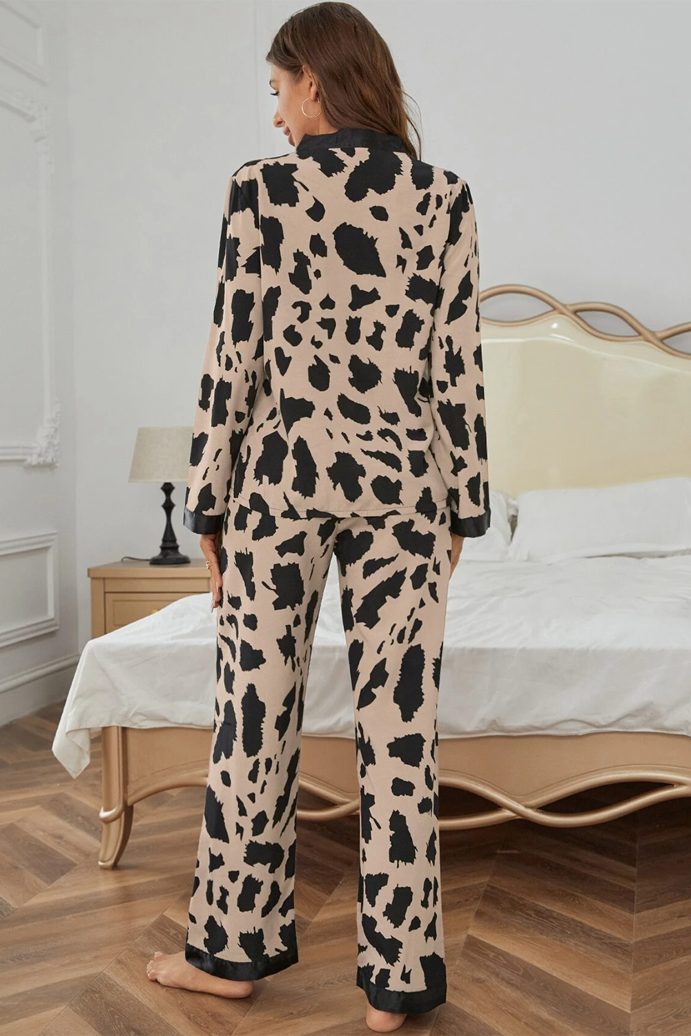 Pyjama deux pièces ample à bordure contrastée et motif guépard kaki