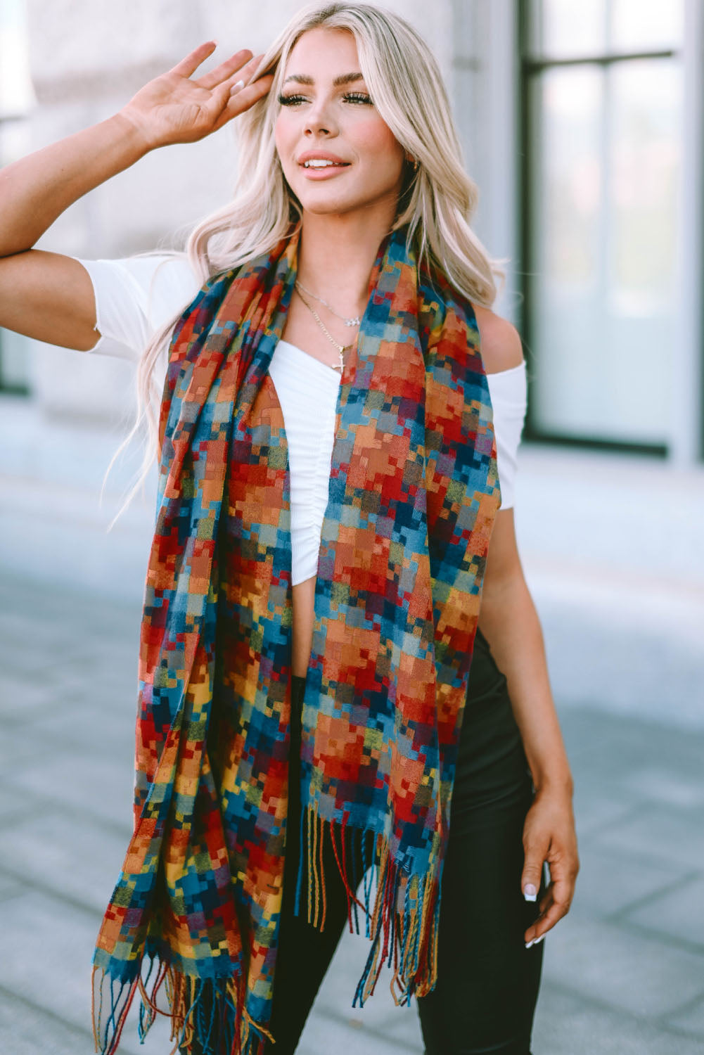 Bufanda con dobladillo con flecos y estampado de cuadros multicolor 