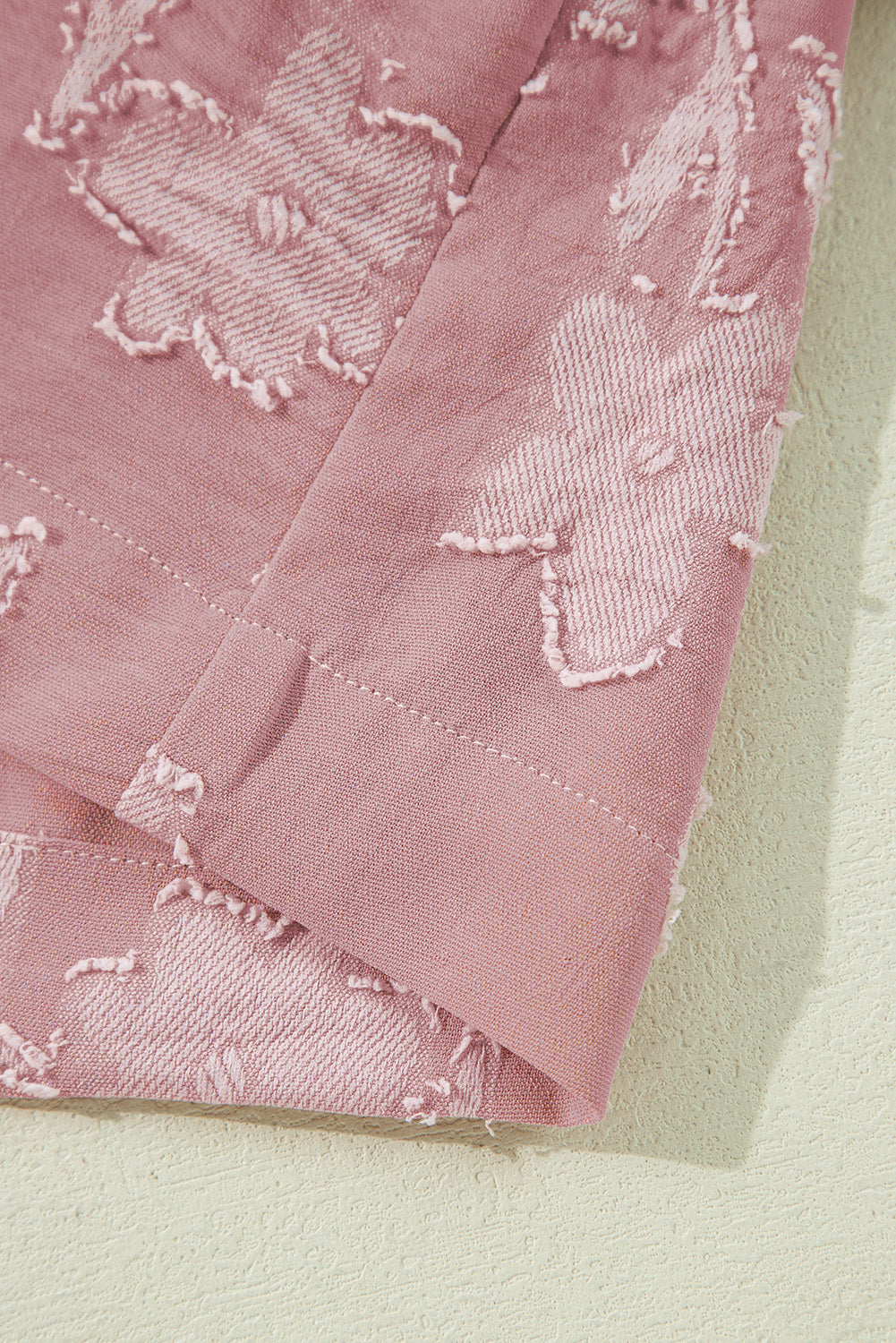 Robe grande taille à volants et col en V à imprimé floral et fleurs de pêcher