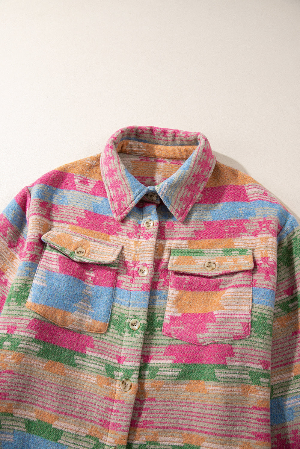 Veste-chemise rose grande taille à imprimé aztèque avec poche à rabat