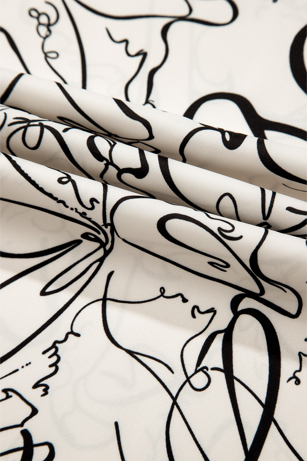 Chemisier beige à col rond et manches ballon à imprimé abstrait