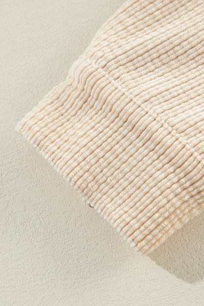 Veste-chemise boutonnée en velours côtelé couleur avoine avec poche à rabat