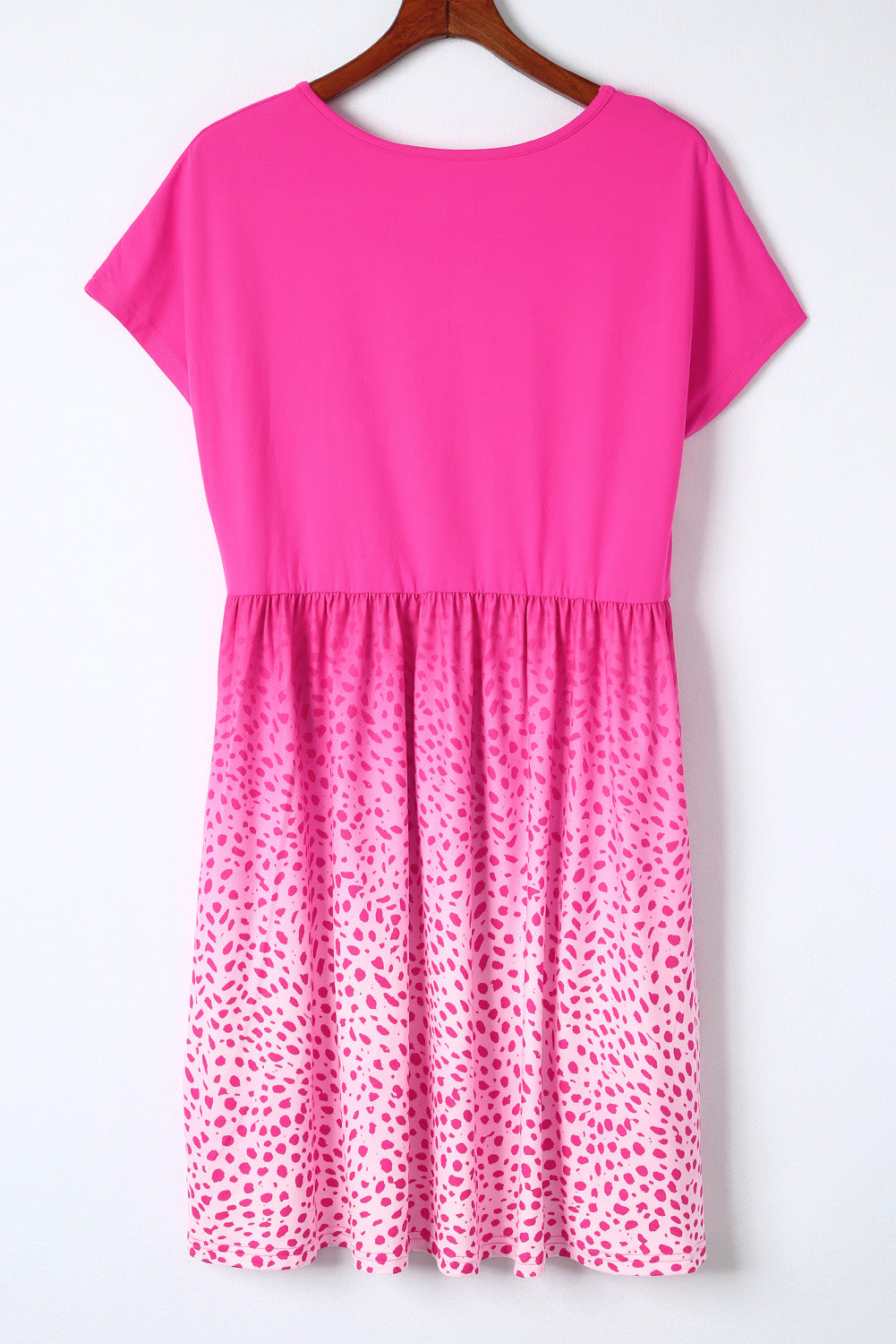 Robe t-shirt décontractée à pois contrastés et poches 