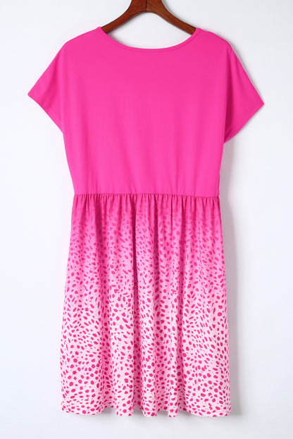 Robe t-shirt décontractée à pois contrastés et poches 