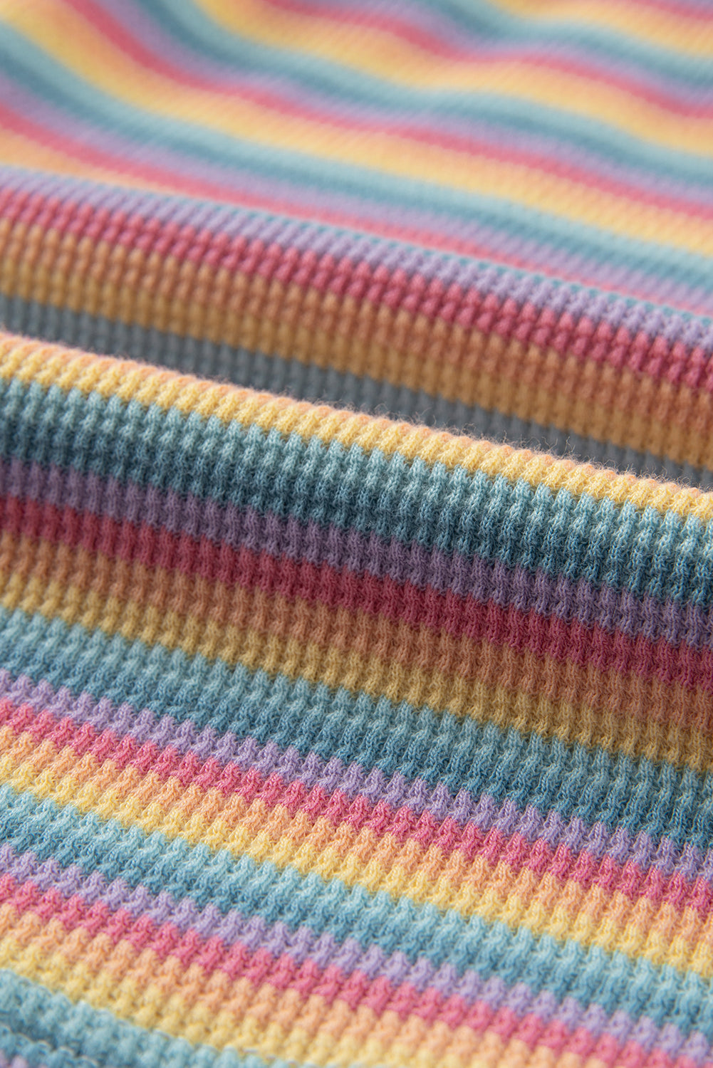 Ensemble t-shirt ras du cou à rayures roses et short à cordon de serrage à pompons