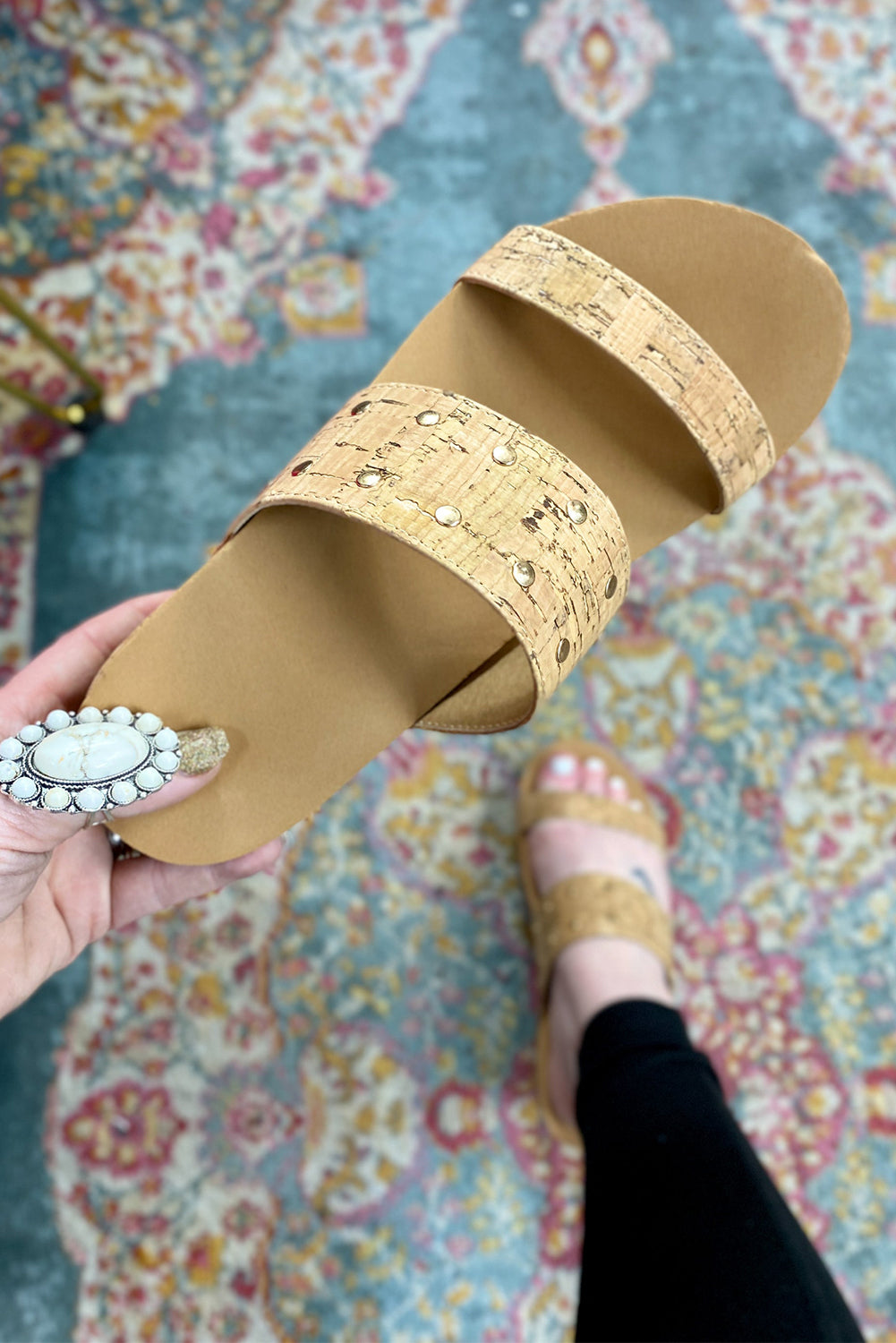 Chaussons compensés à double bride et rivets camel