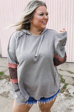 Sudadera con capucha de talla grande con manga parcheada en contraste gris 