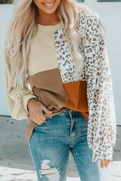 Top de manga larga acanalado con bloques de color patchwork