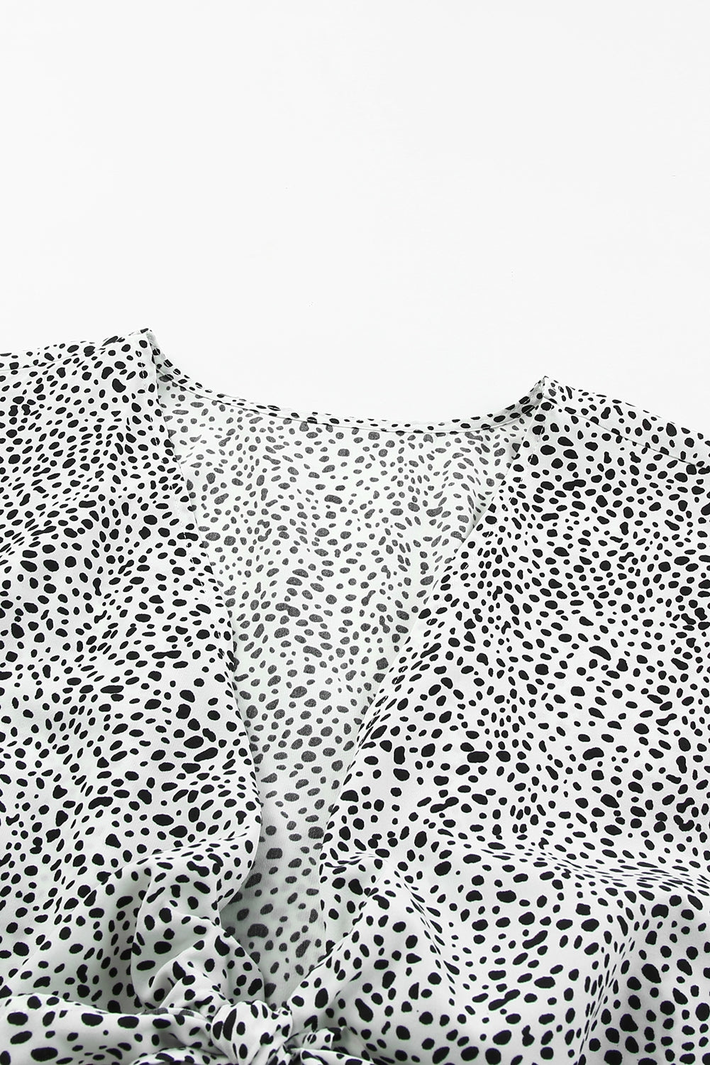 Blusa de guepardo con cuello con volantes y mangas 3/4 de color caqui 