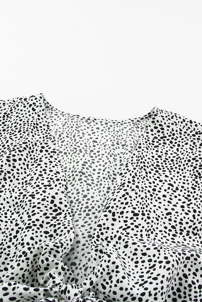 Blusa de guepardo con cuello con volantes y mangas 3/4 de color caqui 