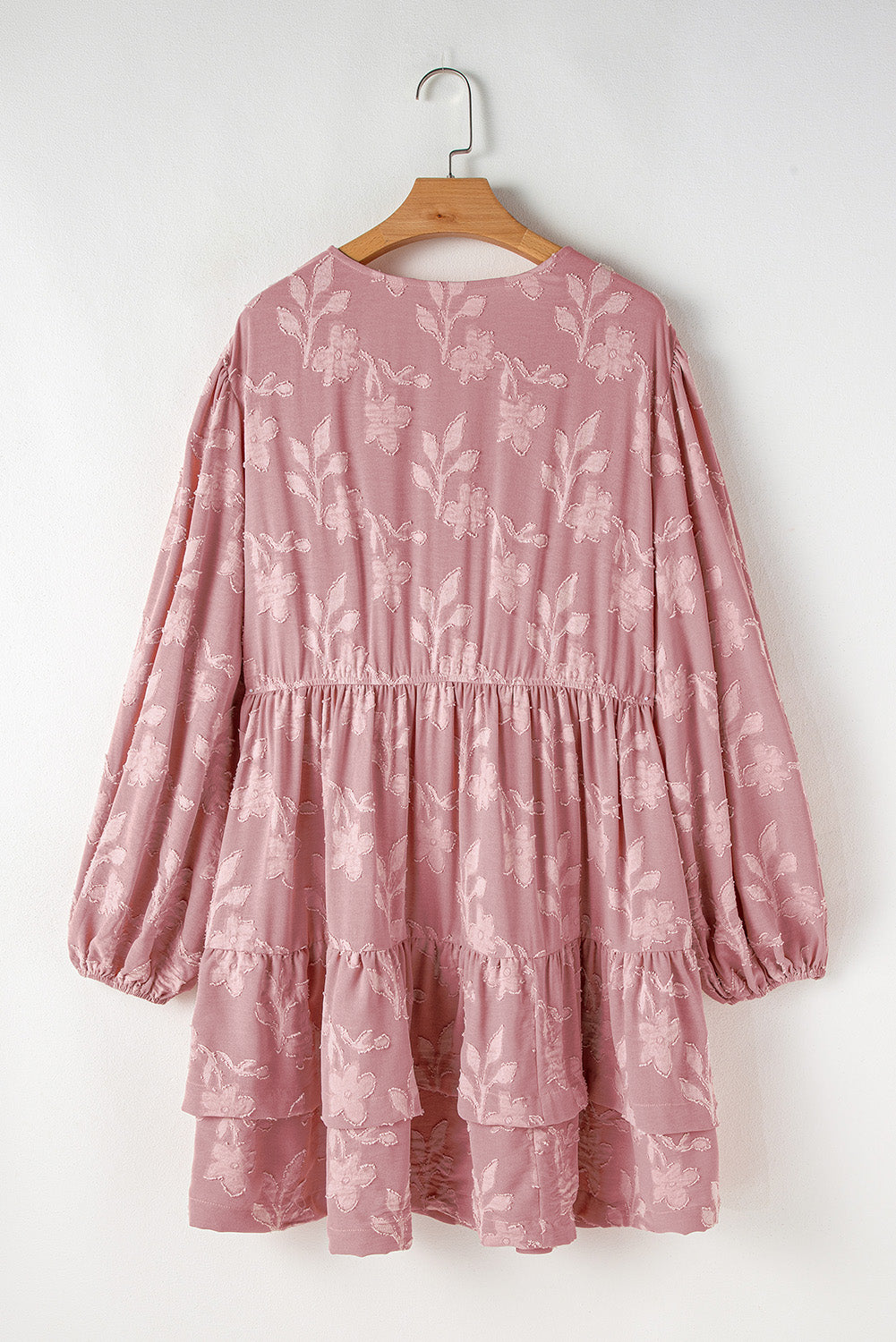 Robe grande taille à volants et col en V à imprimé floral et fleurs de pêcher