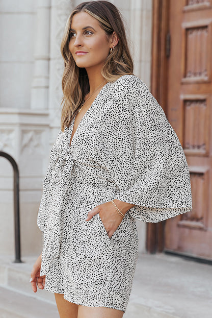 Blusa de guepardo con cuello con volantes y mangas 3/4 de color caqui 