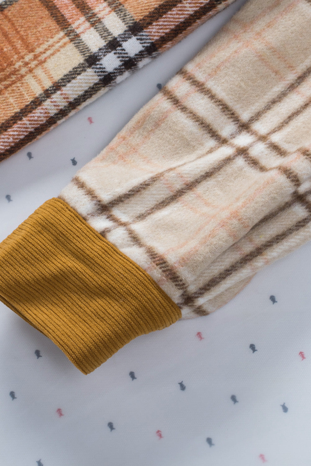 Chaqueta estilo camisa con patchwork en bloques de color a cuadros y bolsillo 