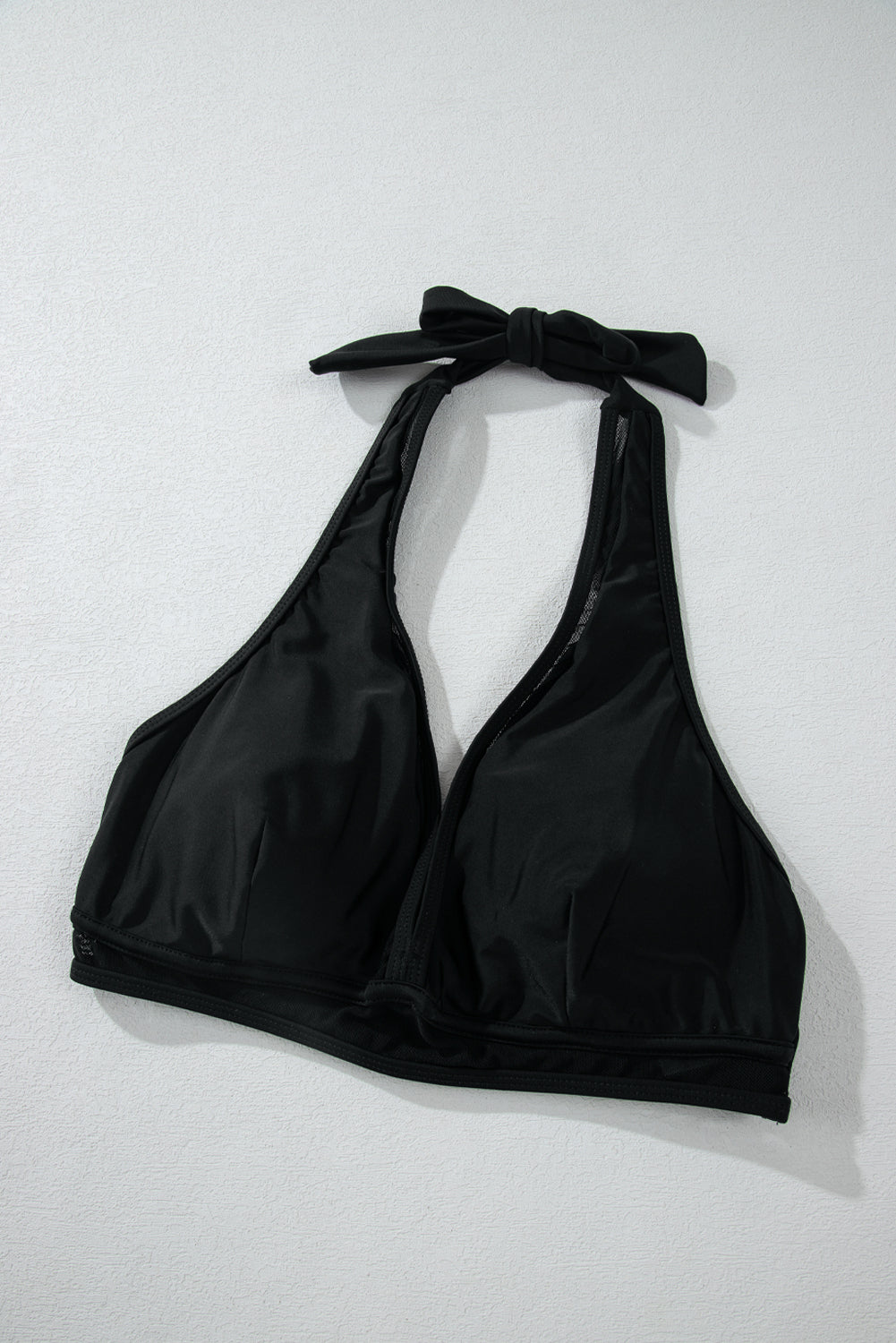 Bikini push-up noir à col en V et bordure en maille transparente