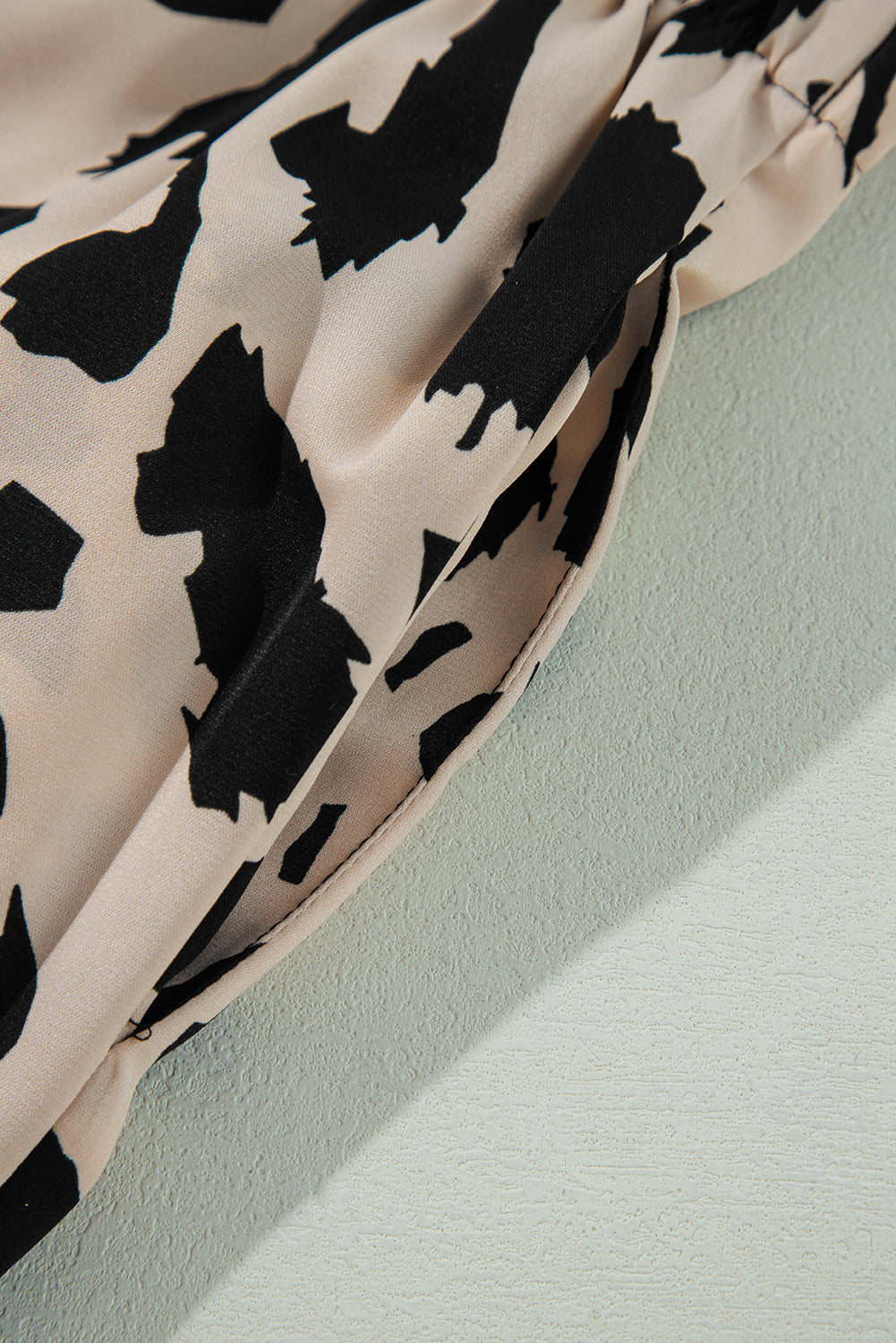 Pyjama deux pièces ample à bordure contrastée et motif guépard kaki