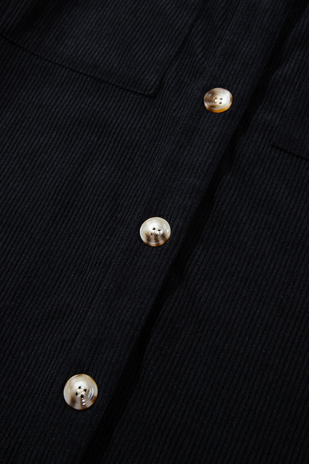 Veste-chemise noire en velours côtelé avec capuche et poches à cordon