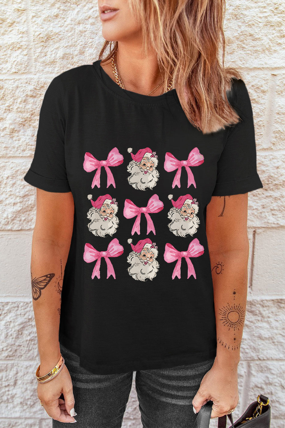 T-shirt graphique de Noël avec nœud papillon noir et Père Noël