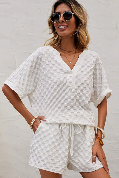 Ensemble haut blanc texturé à col fendu et short à cordon de serrage