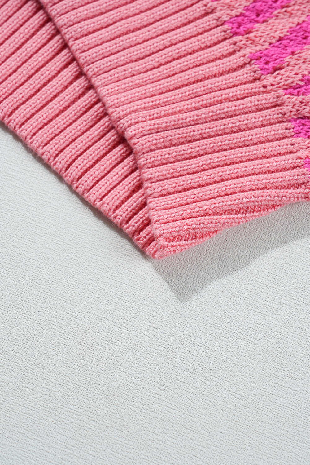 Cardigan boutonné à rayures roses et col en V à épaules tombantes