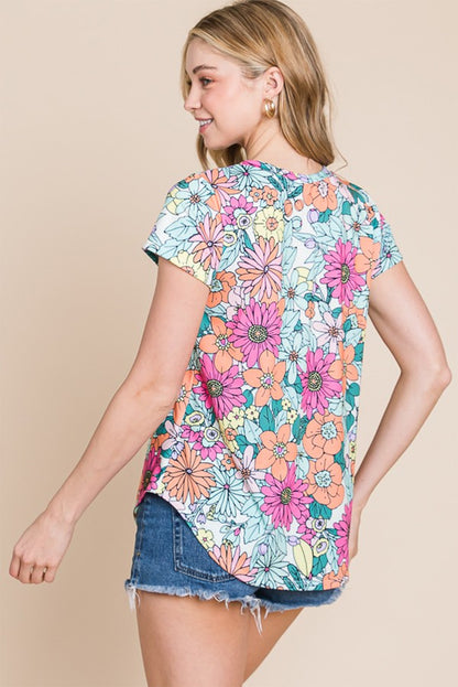 Top de manga corta con dobladillo asimétrico y estampado floral multicolor 