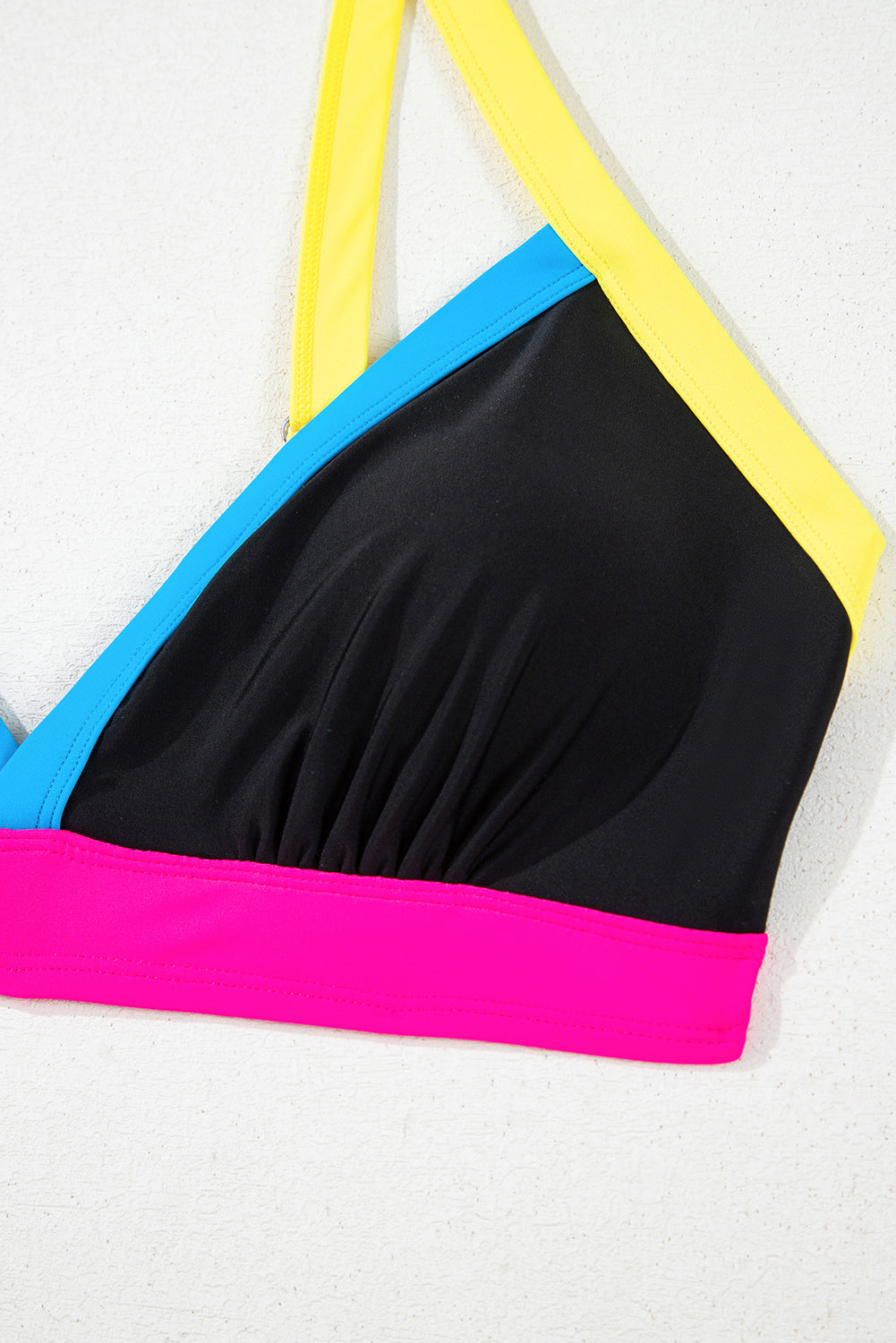 Ensemble bikini taille haute à col en V et cordon de serrage sur le côté