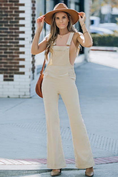 Mono de pierna ancha con tirantes y babero de pana beige