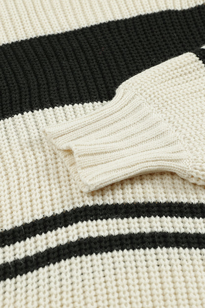 Pull en tricot rayé à épaules dénudées 