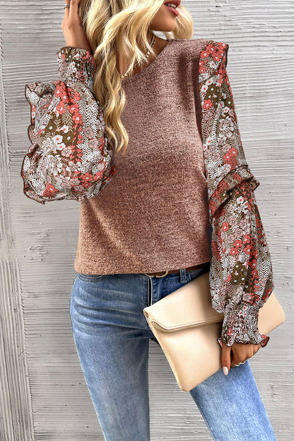 Chemisier ras du cou à volants et manches fleuries châtain pâle 
