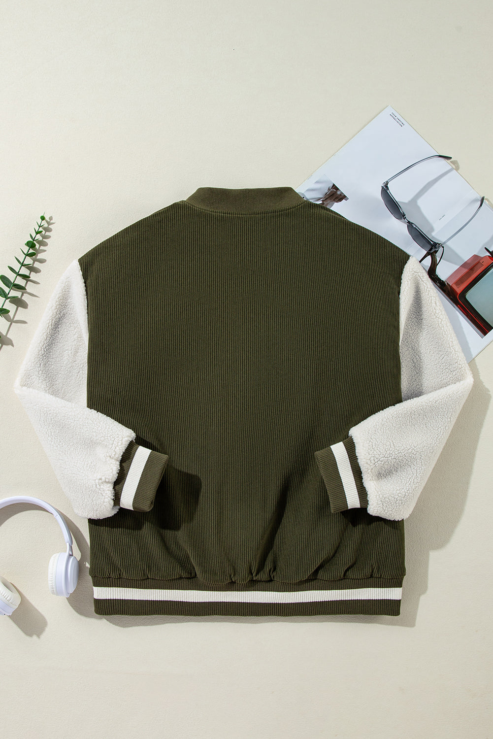 Blouson aviateur boutonné en velours côtelé vert brume avec patchwork