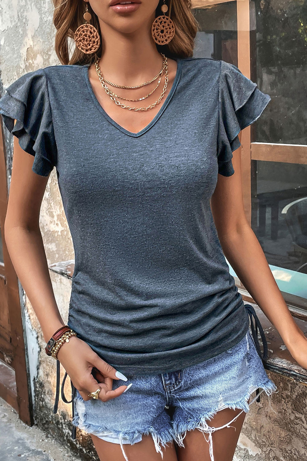 Top con cordón y cuello en V de manga corta con volantes