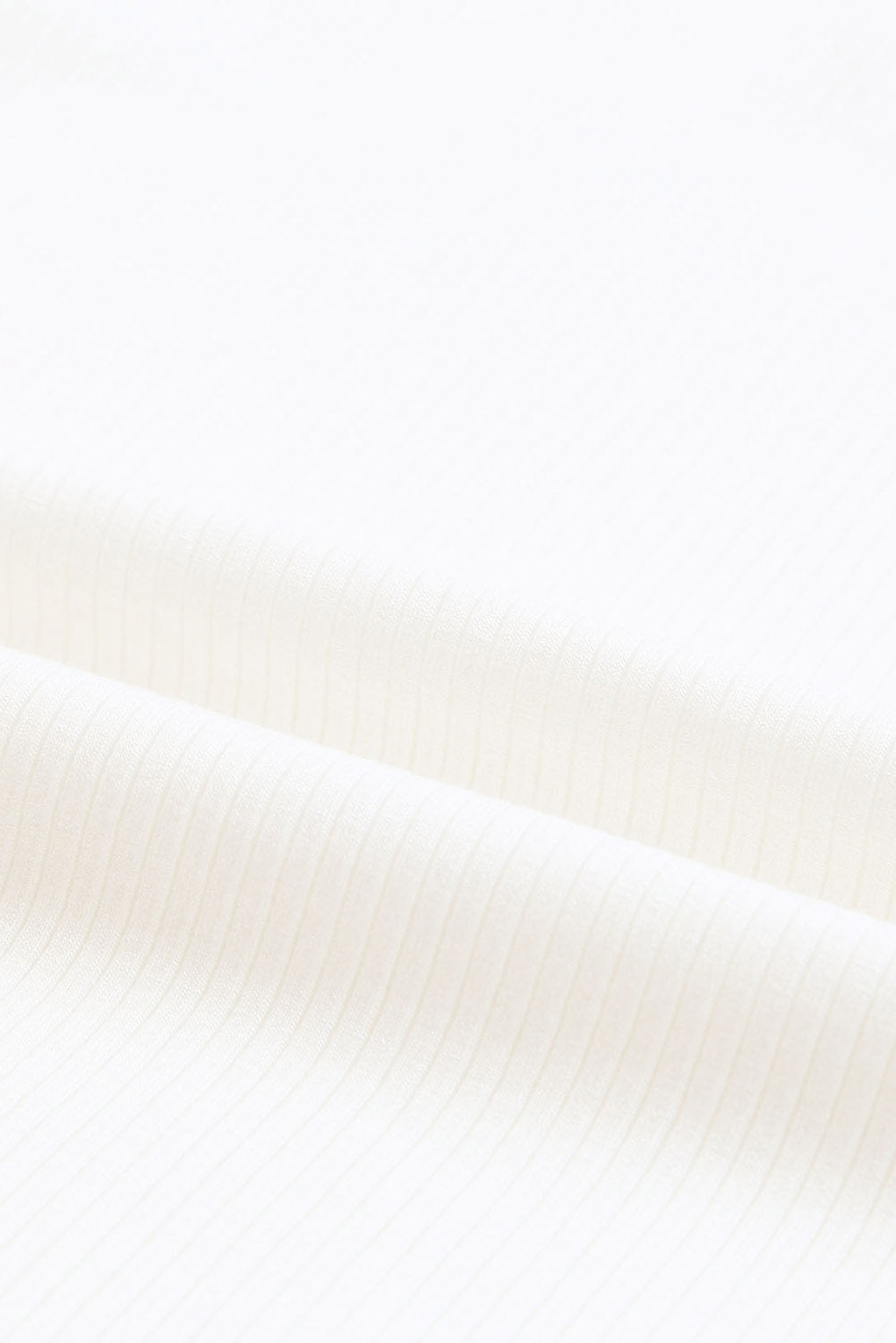 Haut en maille côtelée à volants et manches en maille à pois