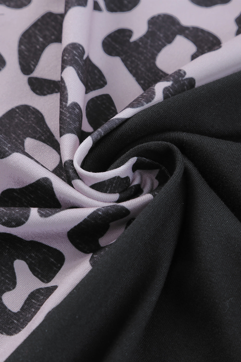 Robe t-shirt à manches courtes et imprimé léopard contrasté avec fentes 