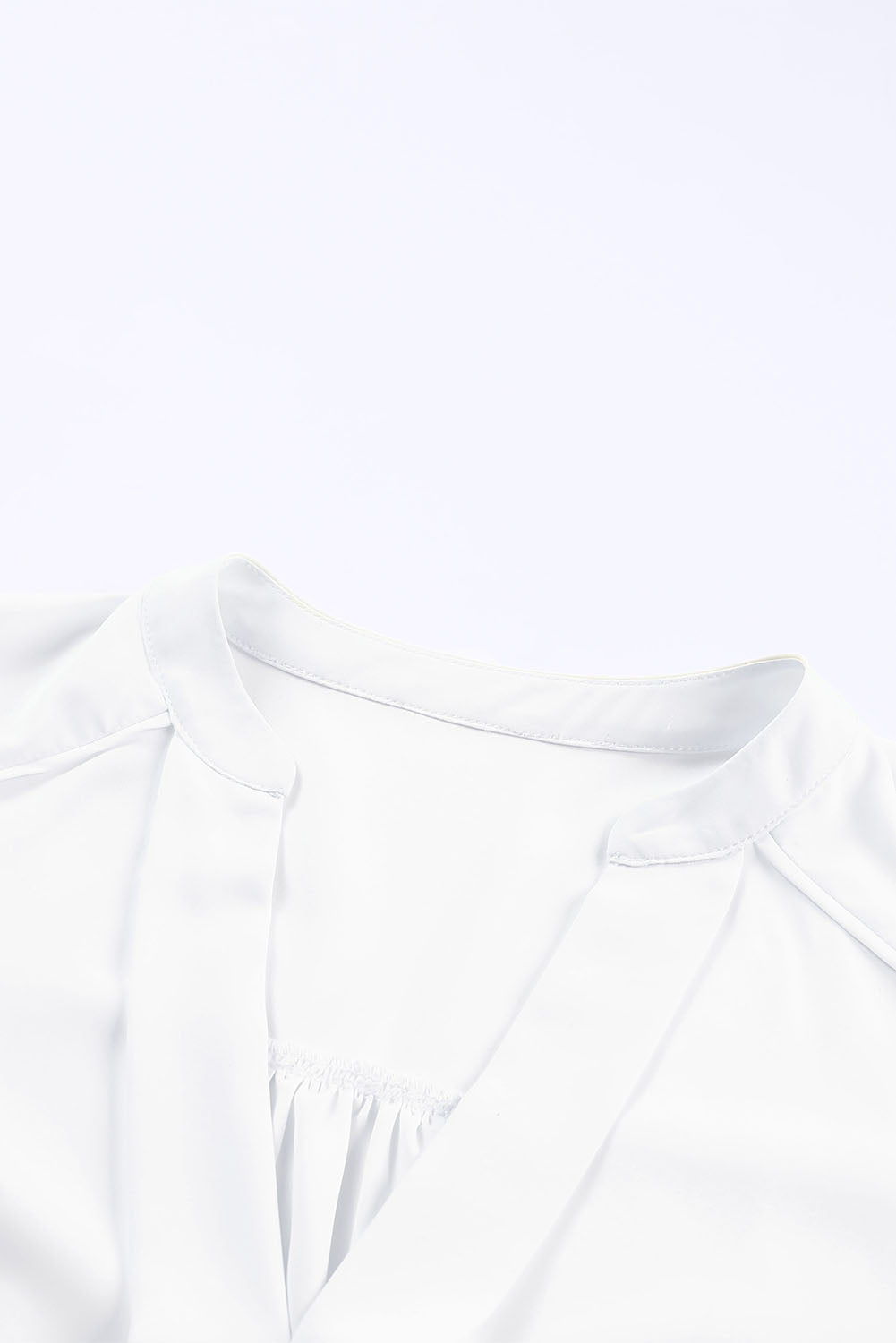 Blusa con cuello en V y media manga de color liso