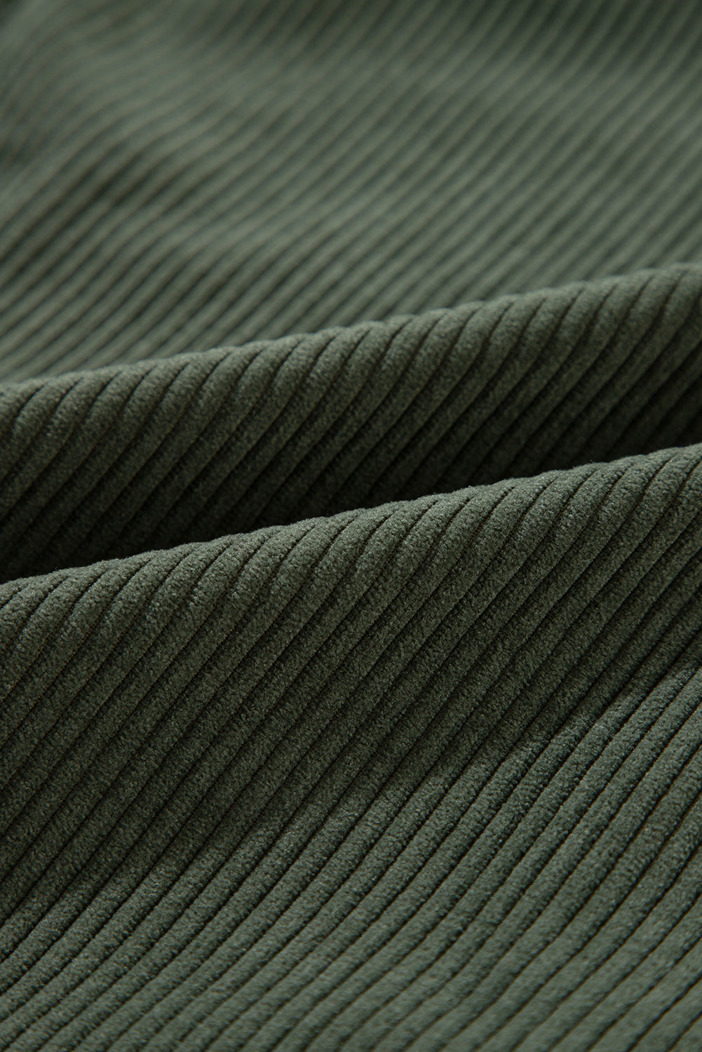 Veste-chemise à capuche surdimensionnée en velours côtelé contrasté vert jungle