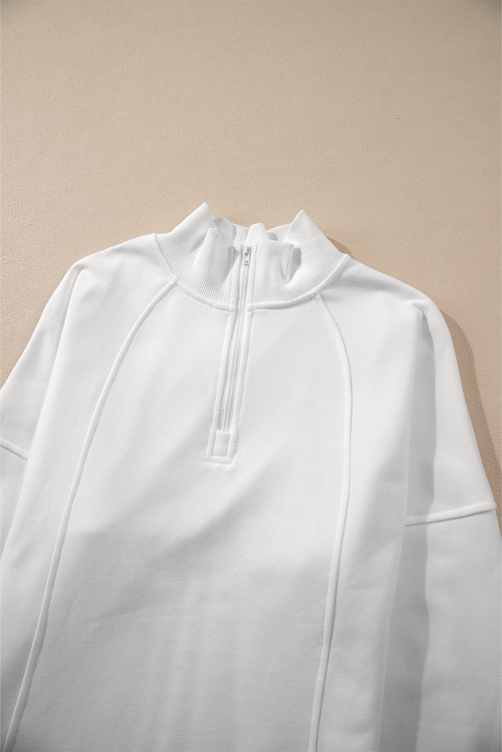Sweat-shirt blanc à col zippé et épaules tombantes
