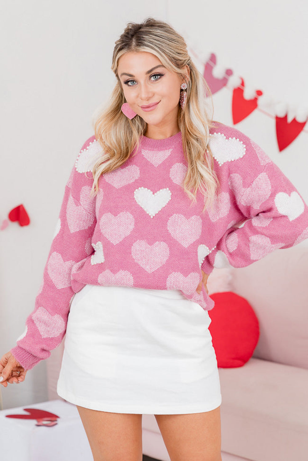 Pull ras du cou rose à imprimé cœur perlé pour la Saint-Valentin