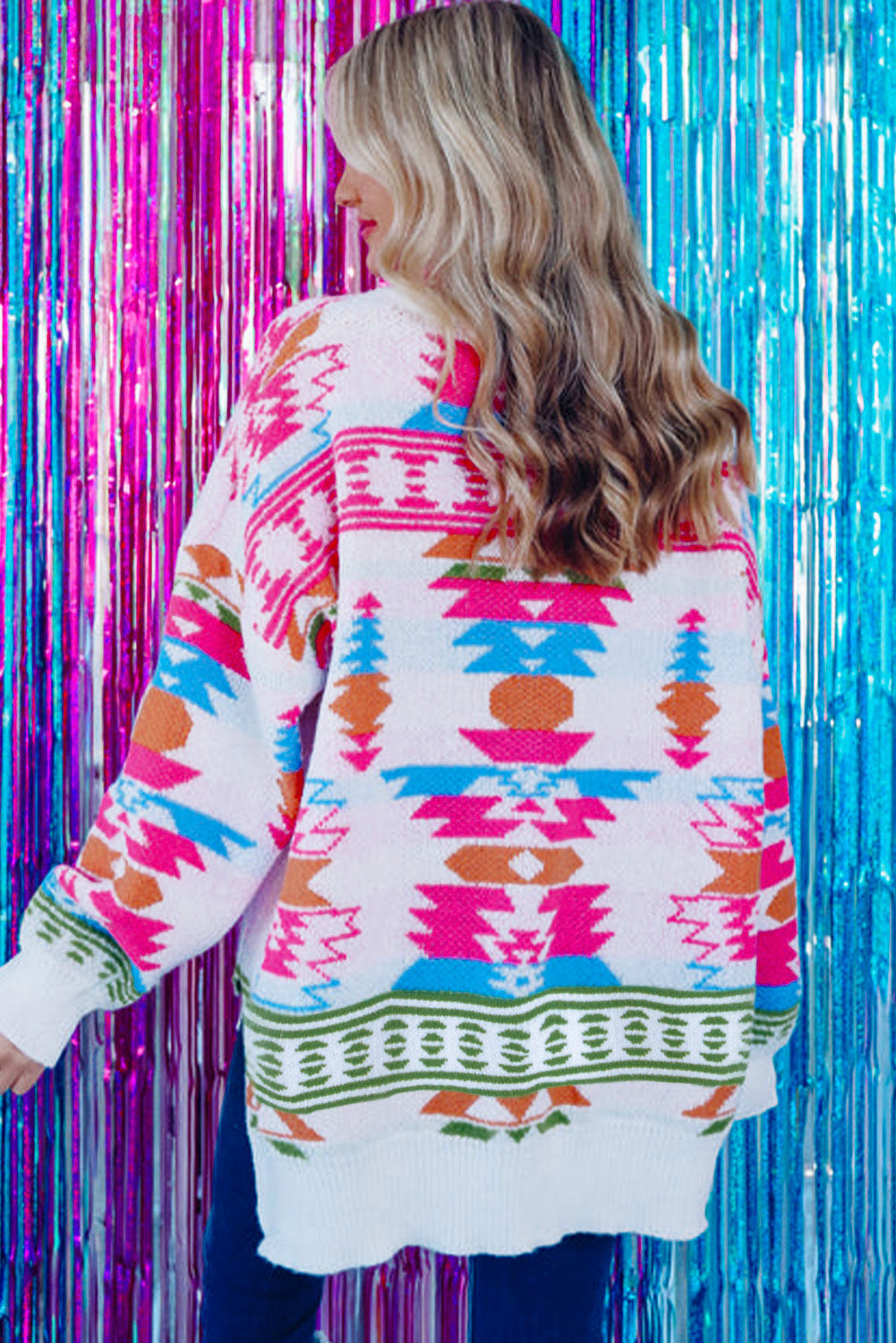 Pull blanc oversize à col en V et imprimé aztèque