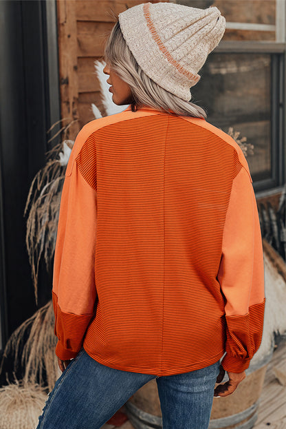 Sweat-shirt Henley à rayures orange, coutures apparentes, col rabattu et manches bouffantes