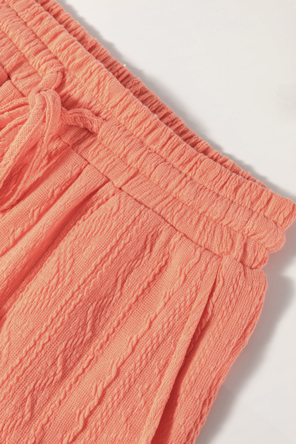 Ensemble haut à manches courtes et short à cordon de serrage, couleur châtain clair texturé, poches plaquées