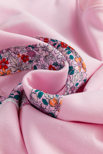 Haut décontracté rose clair à manches larges et épaules tombantes, motif floral et symbole de la paix