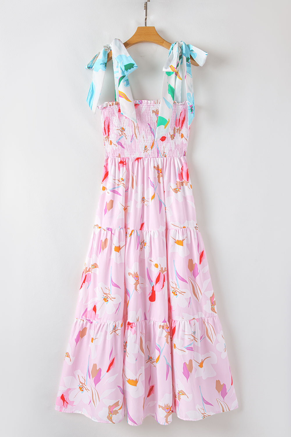 Robe longue smockée à imprimé floral rose et épaules nouées