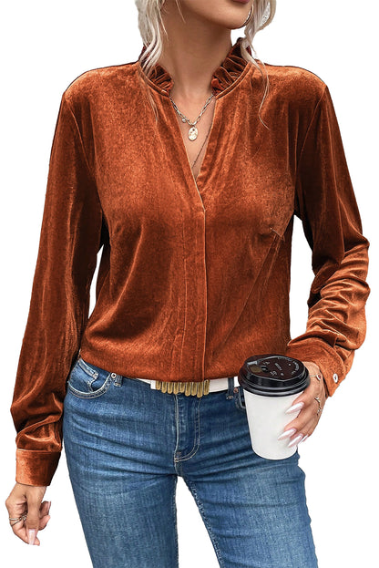 Chemise en velours à col volanté et flamme dorée 