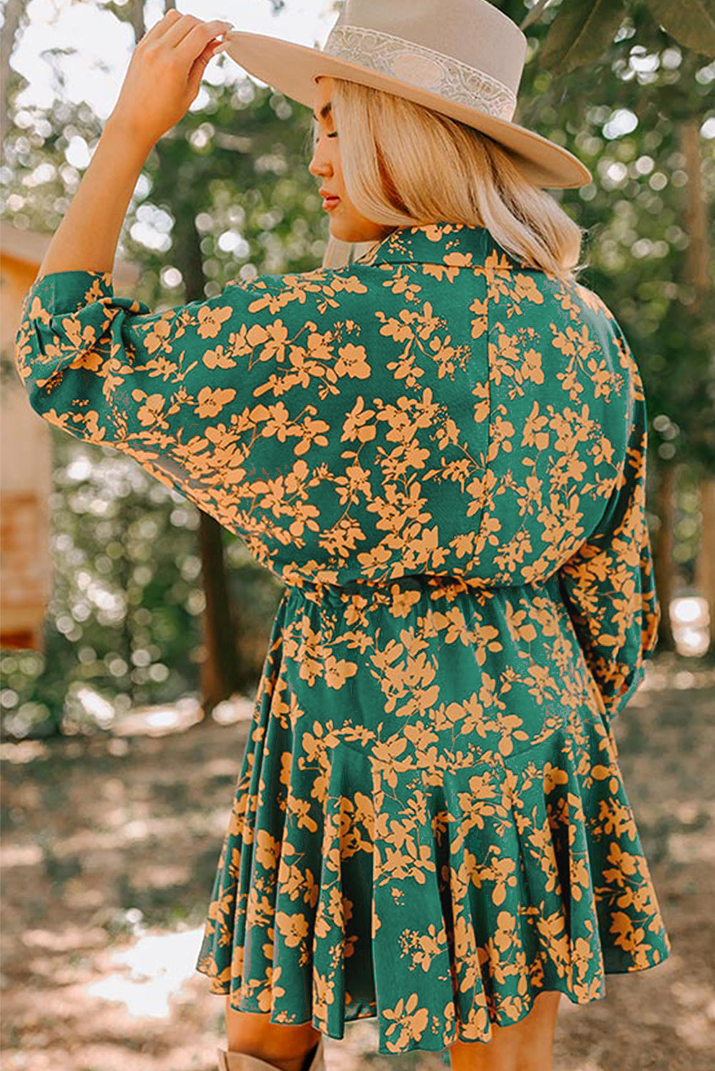 Robe courte fluide à imprimé floral vert avec cordon de serrage