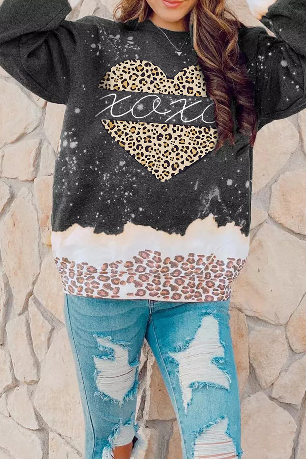 Sudadera blanqueada con estampado de leopardo navideño nevado